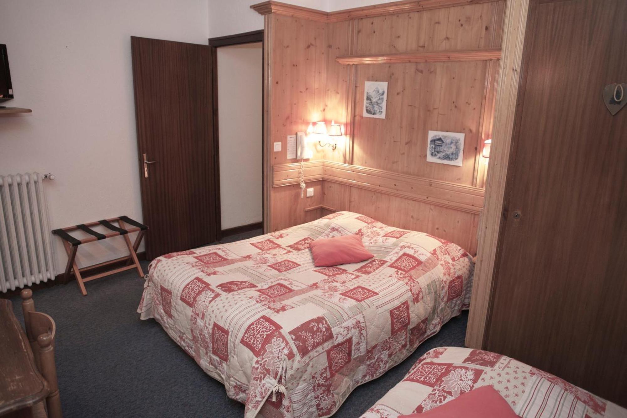 Hotel Val D'Este แซ็งต์-แฌร์เวส์-เลส์-แบ็งส์ ภายนอก รูปภาพ