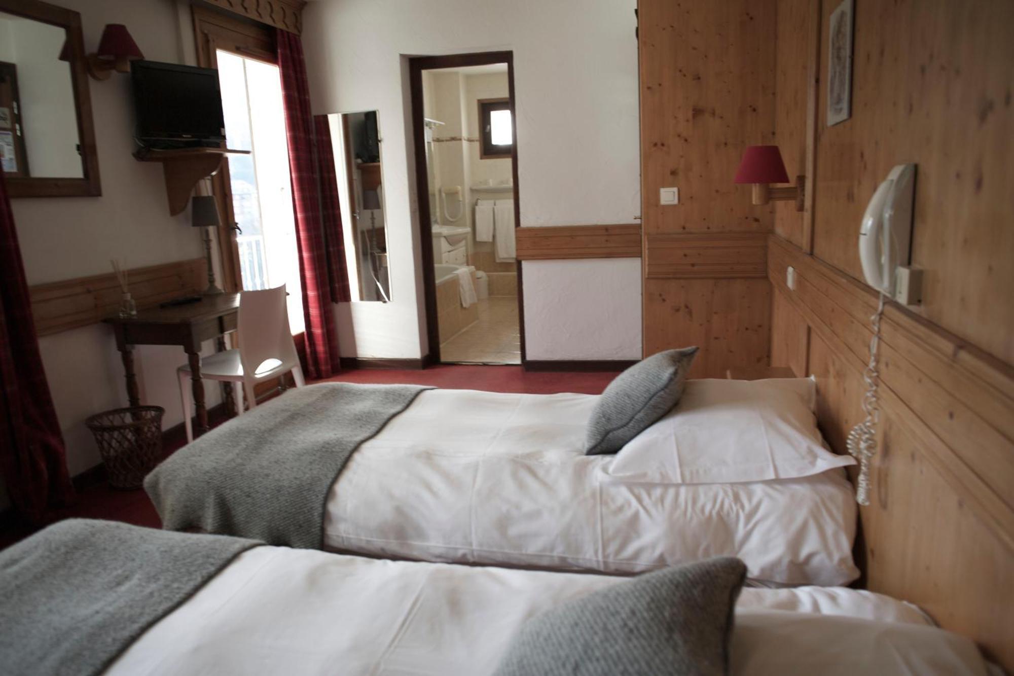 Hotel Val D'Este แซ็งต์-แฌร์เวส์-เลส์-แบ็งส์ ภายนอก รูปภาพ