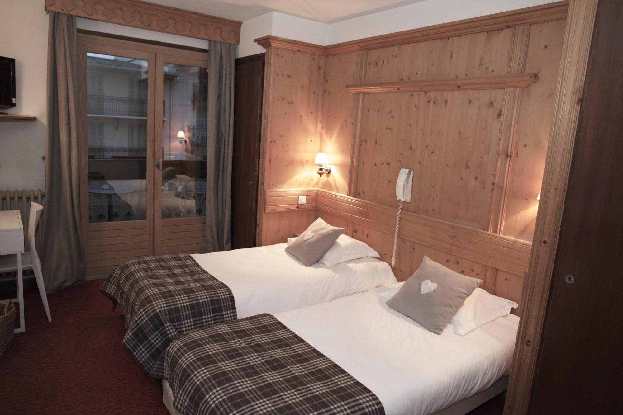 Hotel Val D'Este แซ็งต์-แฌร์เวส์-เลส์-แบ็งส์ ภายนอก รูปภาพ